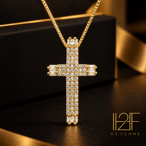 Colar Dourado de Cruz Cravejado de Zircônia